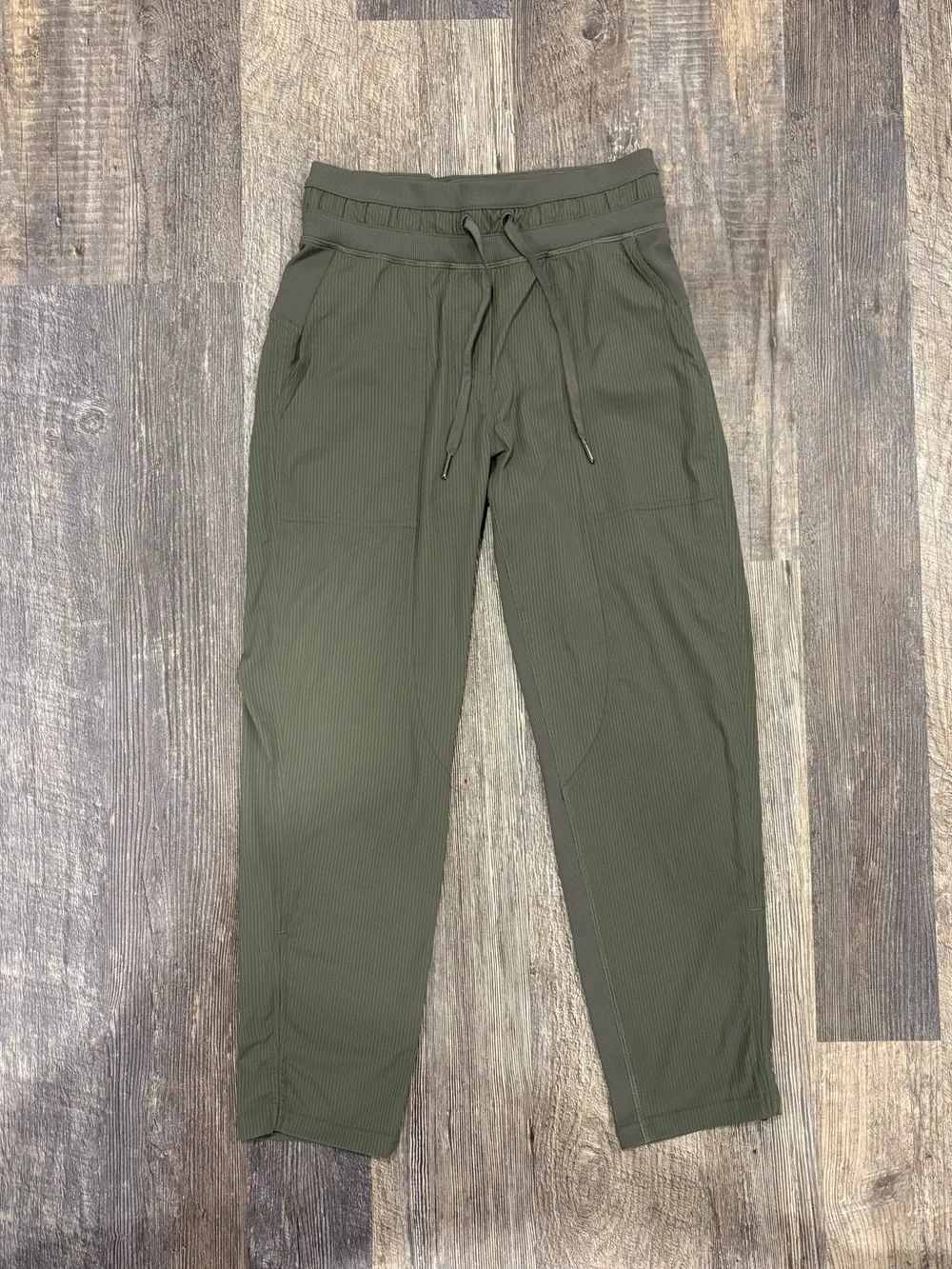 Lululemon Dance Studio Mid-Rise Cropped Pant 25